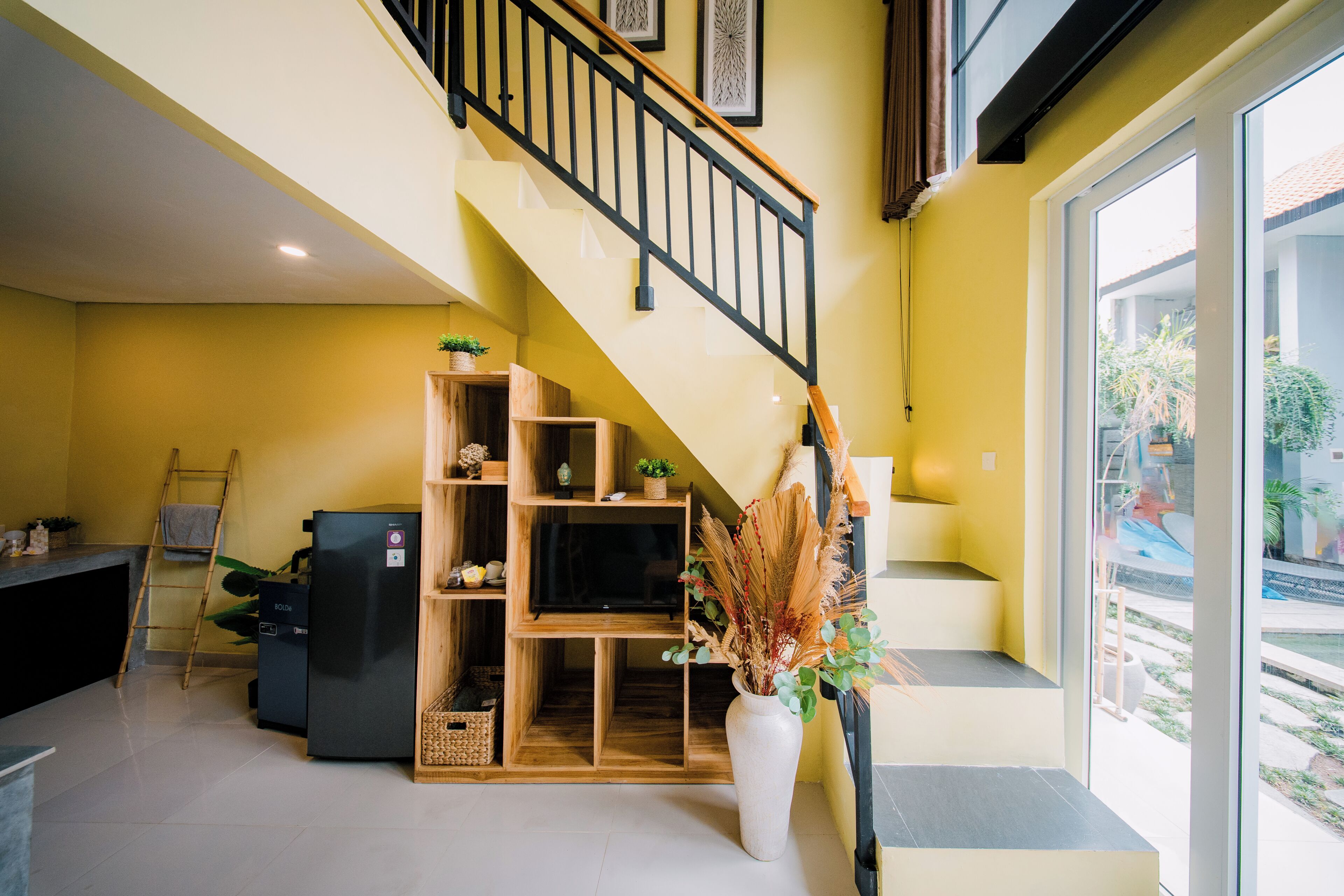 Superior Loft, Pool View | Interior