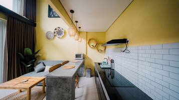 Superior Loft, Pool View | Interior