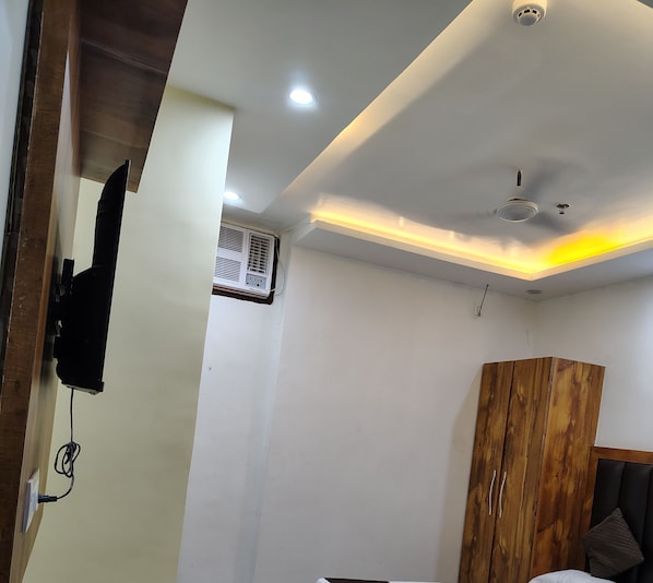 Habitación superior | Escritorio, wifi gratis, ropa de cama
