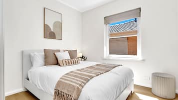 3 slaapkamers, een strijkplank/strijkijzer, wifi, beddengoed