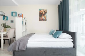 A modern bedroom with a bed, a desk, and a bookshelf. - Cozy Studio Near the Wisla River | Balcony | Zabłocie (Kraków)