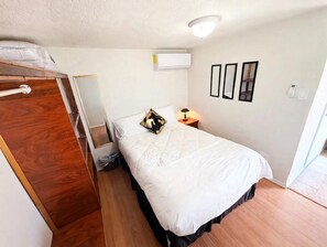 2 habitaciones, tabla de planchar con plancha y wifi gratis 