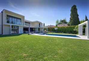 Exterior - Vrbo Property (Biot)