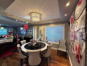 Dining - Lovely 4-bedroom house in Vancouver perfect for your next getaway (Vancouver)