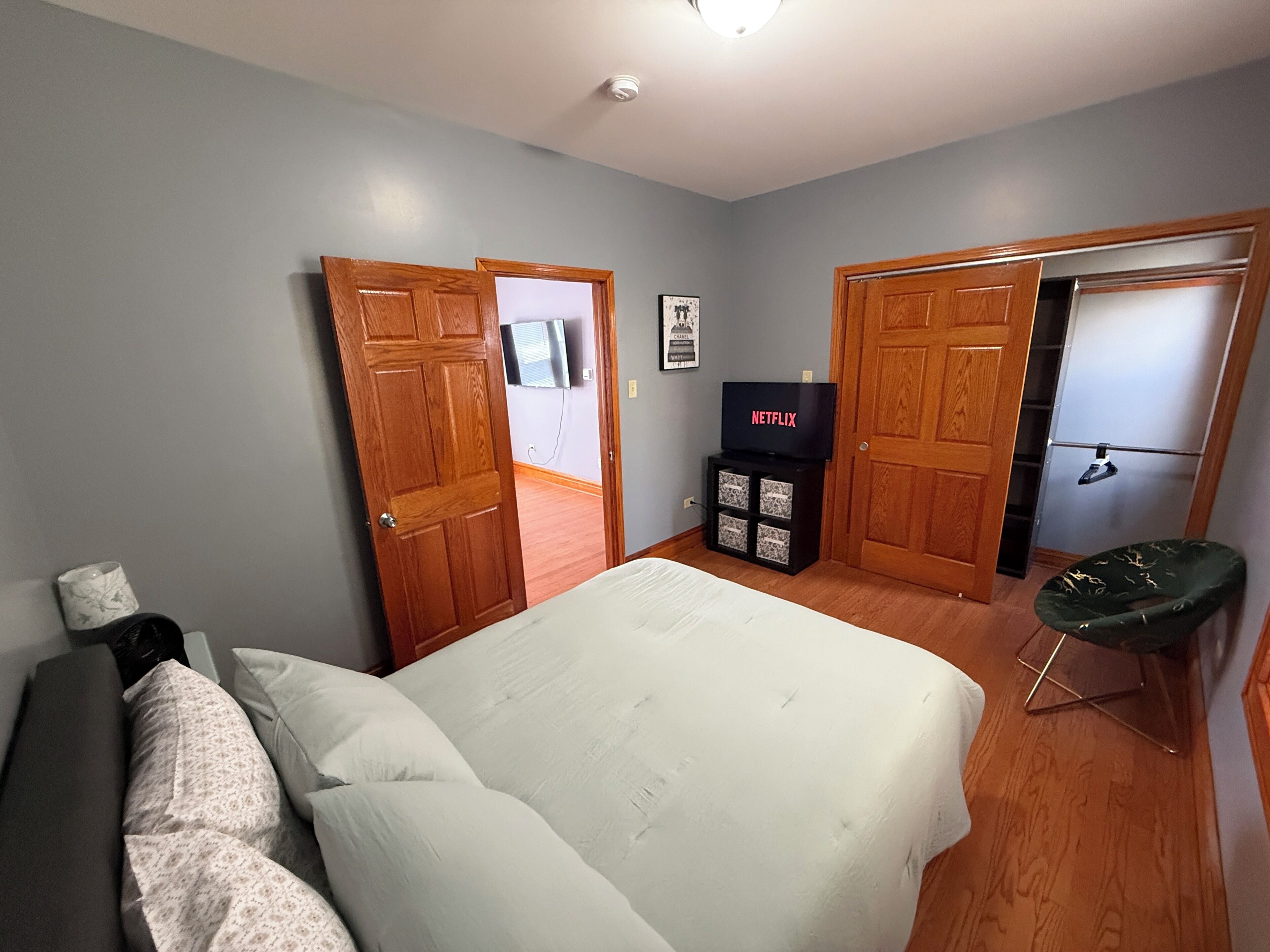 Iron/ironing board, free WiFi, bed sheets