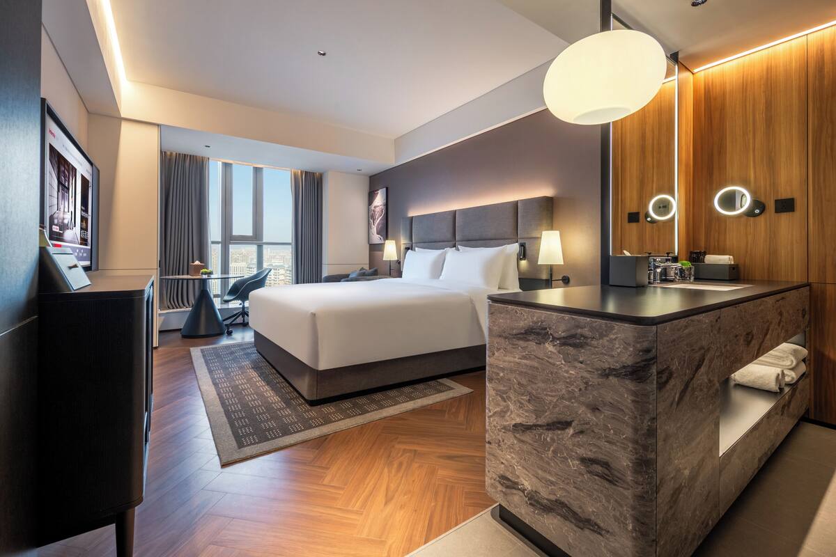 Basic-Einzelzimmer, Flussblick | Kostenlose Minibar, Schreibtisch, Verdunkelungsvorhänge