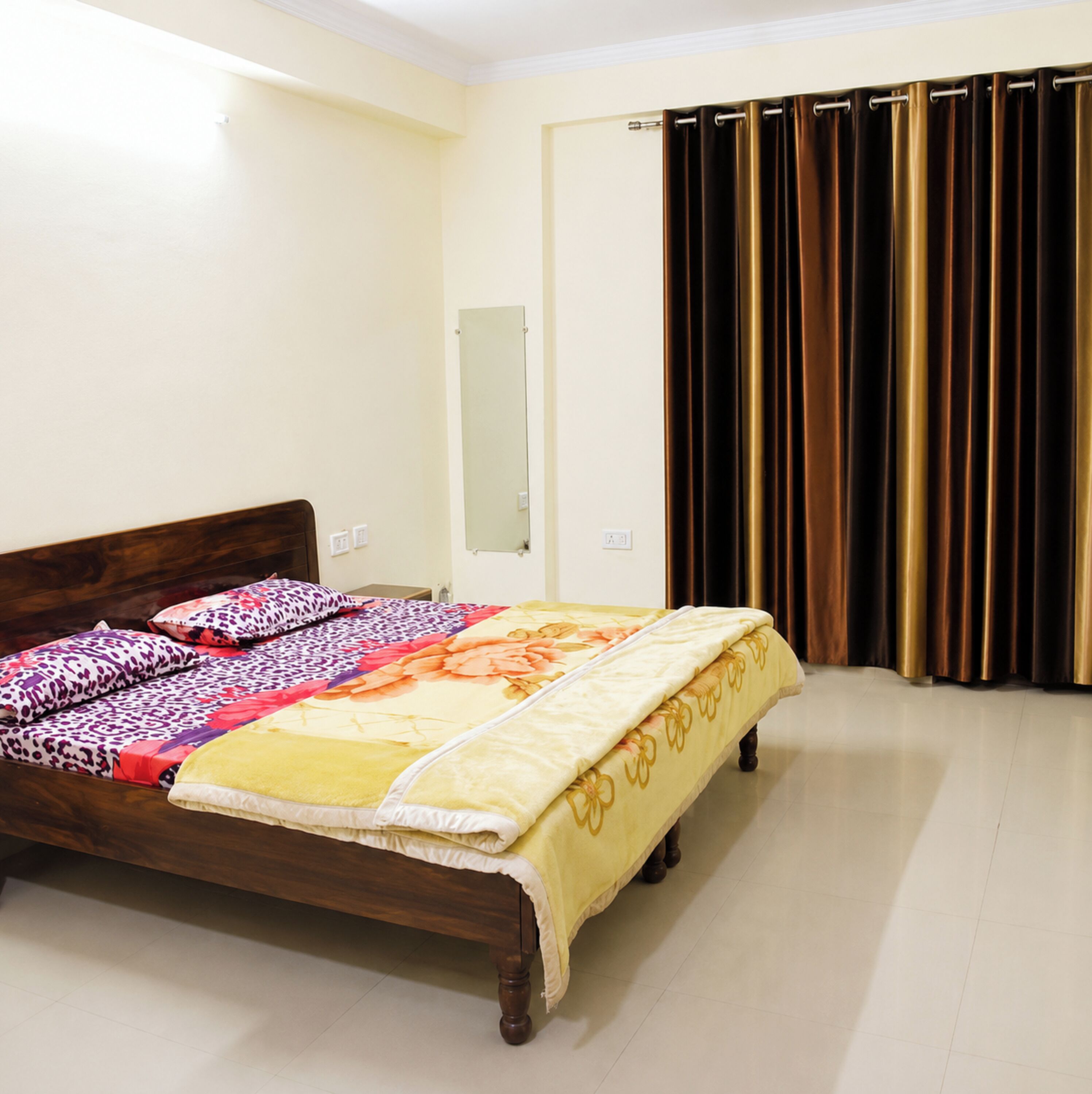 Phòng đôi Deluxe, nhiều giường | Bộ đồ giường kháng dị ứng, bàn, phòng cách âm 