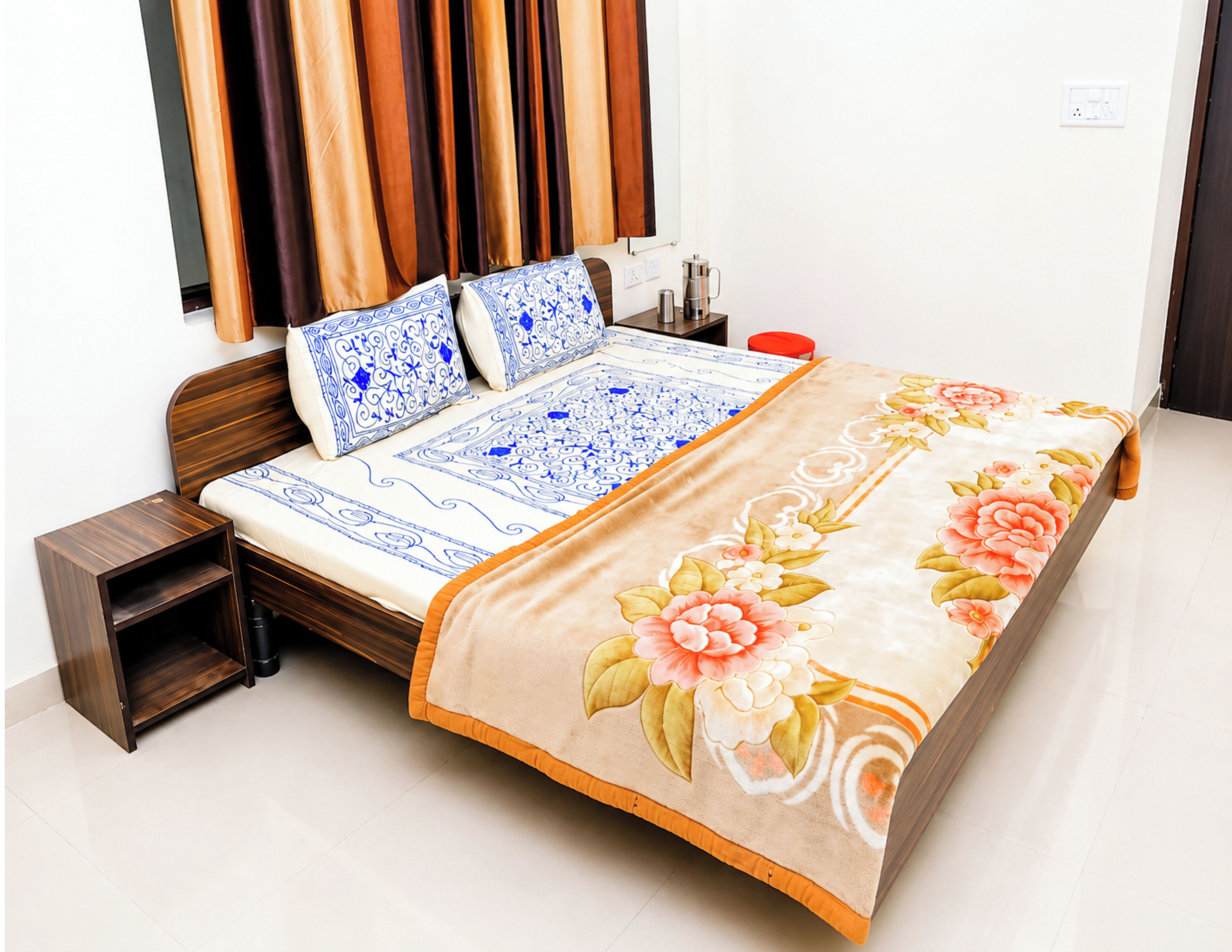 Bộ đồ giường kháng dị ứng, bàn, phòng cách âm 