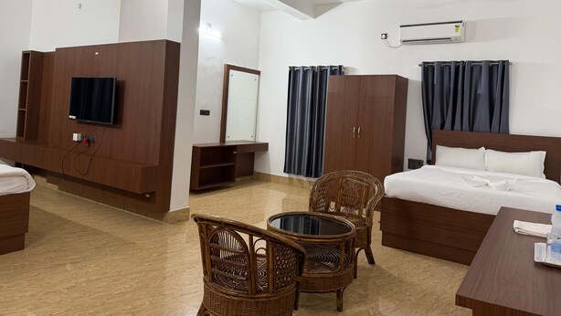 Luxury Suite, Garden View | Desk, laptop workspace