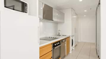 Coffee/tea maker, fridge, stovetop, dishwasher