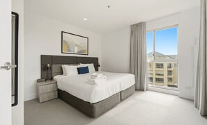 Room - Belle Escapes - Sunset, Sails & Serenity (Holdfast Bay)