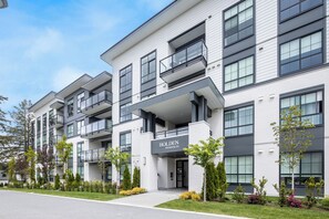 Exterior - Brand New Luxury 2 Bedroom Surrey/White Rock (Surrey)