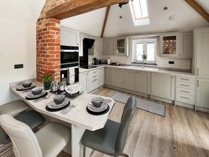 Kitchen | Rose Blossom Cottage - Homestead Cottages, Benniworth, near Market Rasen - Rose Blossom Cottage (Benniworth, near Market Rasen)