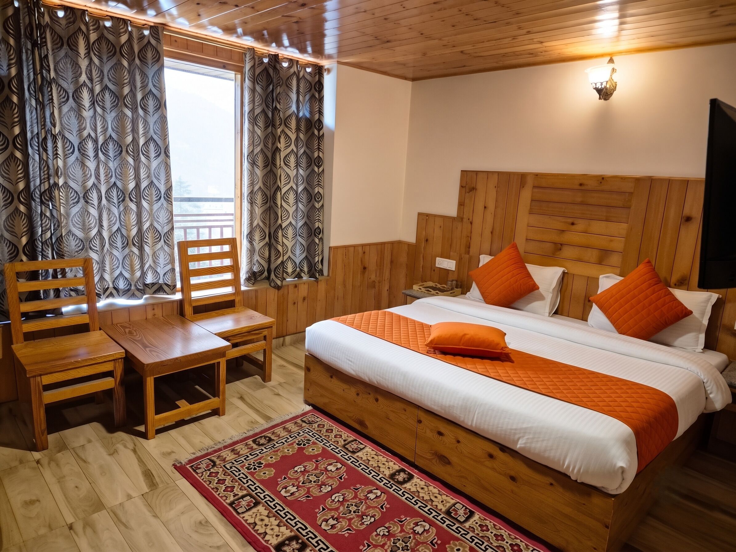 Deluxe Room, Mountain View | Desk, laptop workspace, free WiFi