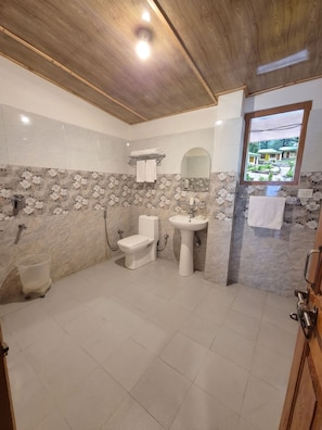 Deluxe Room, Mountain View | Bathroom - OnlyStay Persimmon Farmstead (Manali)