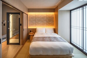 Suite, 3 Bedrooms, Balcony, City View | Langsir/tirai gelap terus, seterika/papan seterika, Wi-fi percuma 