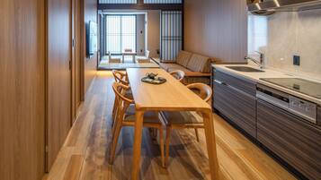 Family Suite | In-room dining
