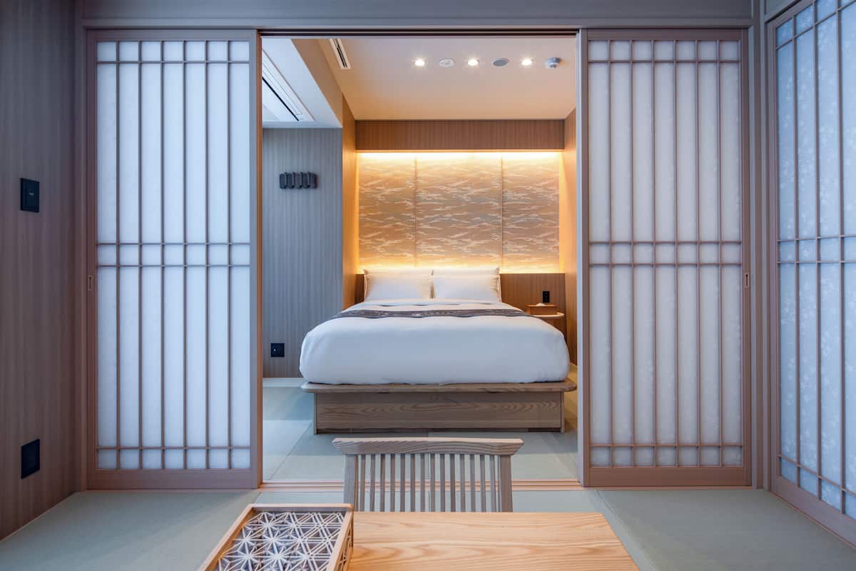 Suíte, 3 quartos | Roupas de cama premium, edredons de pluma, camas com colchões pillow-top
