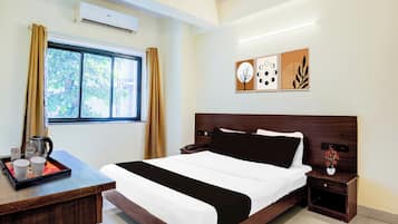 Escritorio, wifi gratis, ropa de cama