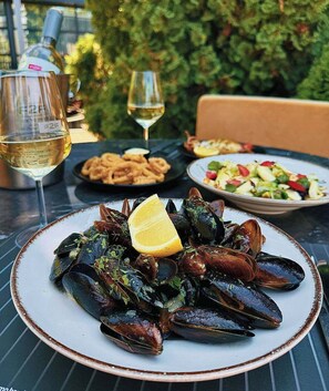 Outdoor dining - Six StarS|Executive Business Suite|6 min to Centre (Пловдив)