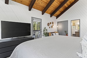 2 Schlafzimmer, Schreibtisch, Bügeleisen/Bügelbrett, Reisekinderbett