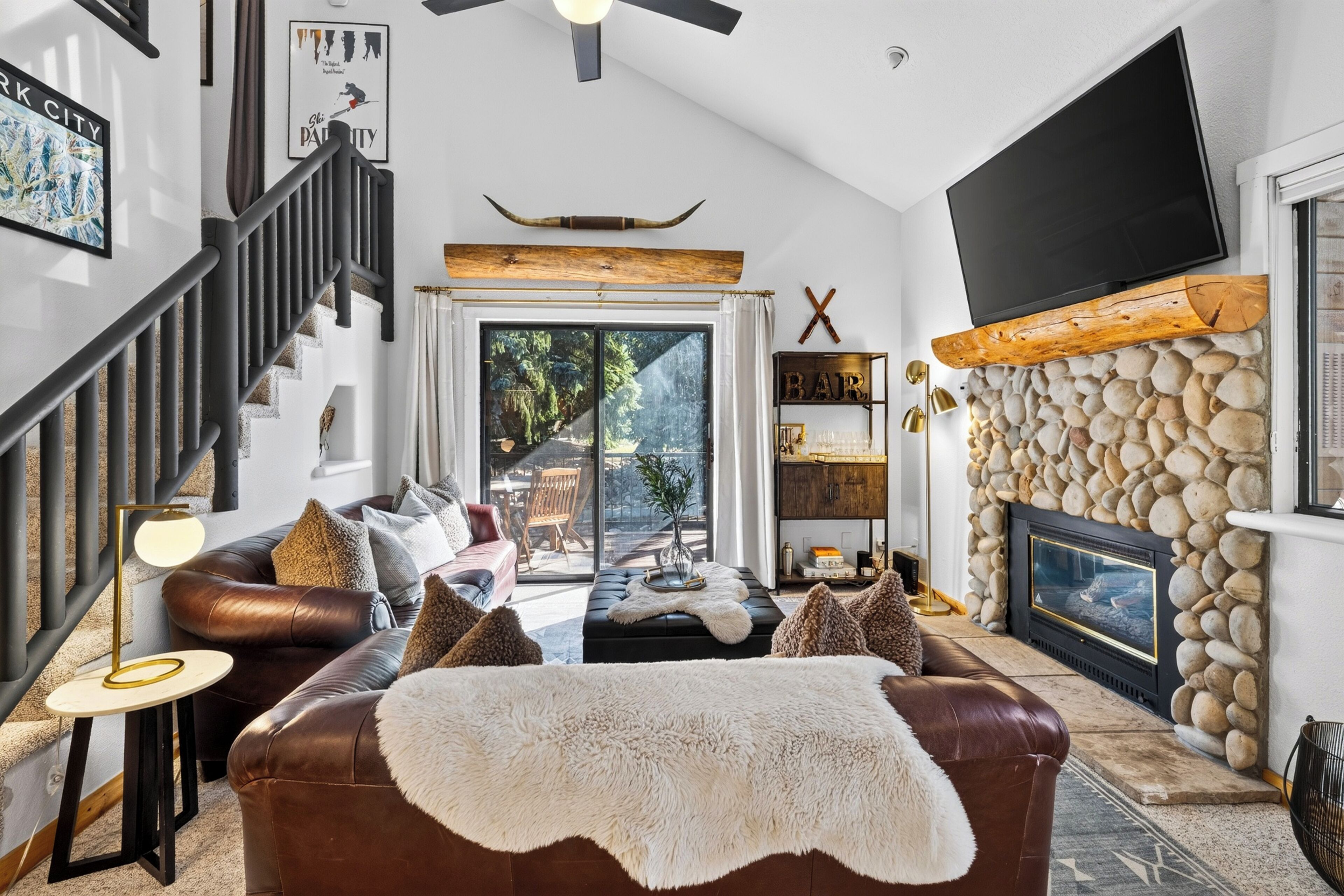 Smart TV, fireplace