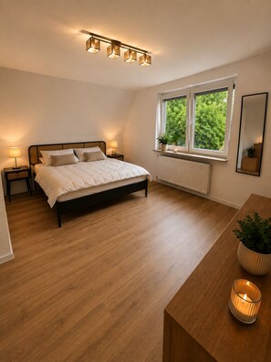 Iron/ironing board, free WiFi, bed sheets - Vrbo Property (Wilhelmshaven)