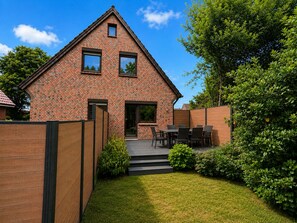 Outdoor dining - Vrbo Property (Wilhelmshaven)