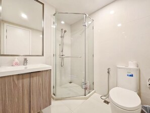 Apartment, 2 Bedrooms | Bathroom - Circle REIN Sukhumvit 12 Bangkok (Krung Thep Maha Nakhon)