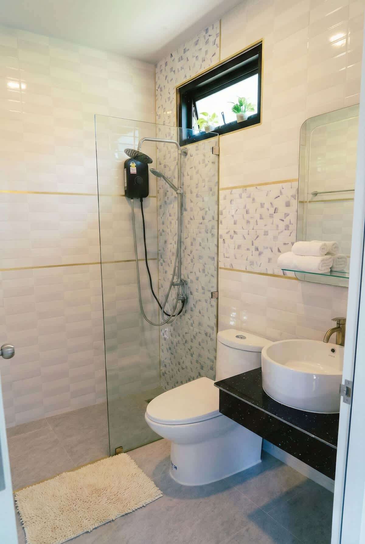 Shower, towels