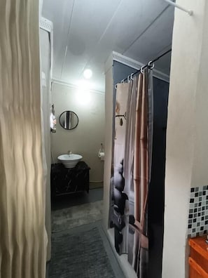Bathroom - 11 on High Airbnb za (Steynsburg)