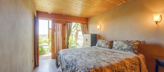 Serene, Family-Sized Off Grid Earthship w/ Big Mtn