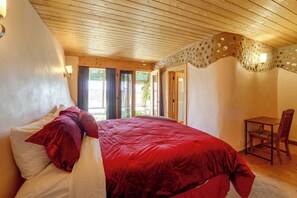 Room - Serene, Family-Sized Off Grid Earthship w/ Big Mtn (Tres Piedras)