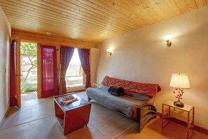 Living area - Serene, Family-Sized Off Grid Earthship w/ Big Mtn (Tres Piedras)