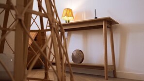 A wooden console table with a lamp and a decorative object. - La Maison Momiji - Elegance and the Art of Living (Tours)