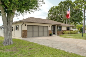 Exterior - 4 Mi to Beaches! Family Getaway w/ Pool in Venice (Venice)