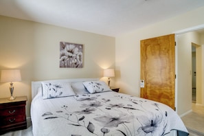 Room - 4 Mi to Beaches! Family Getaway w/ Pool in Venice (Venice)