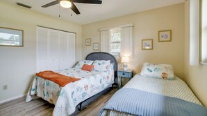 A bedroom with two beds, a ceiling fan, a window with blinds, and framed pictures on the wall. - 4 Mi to Beaches! Family Getaway w/ Pool in Venice (Venice)