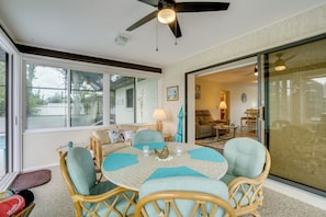 Dining - 4 Mi to Beaches! Family Getaway w/ Pool in Venice (Venice)