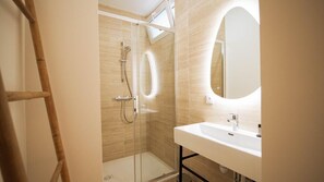 Bathroom - Vrbo Property (Tours)