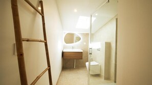 Bathroom - Vrbo Property (Tours)