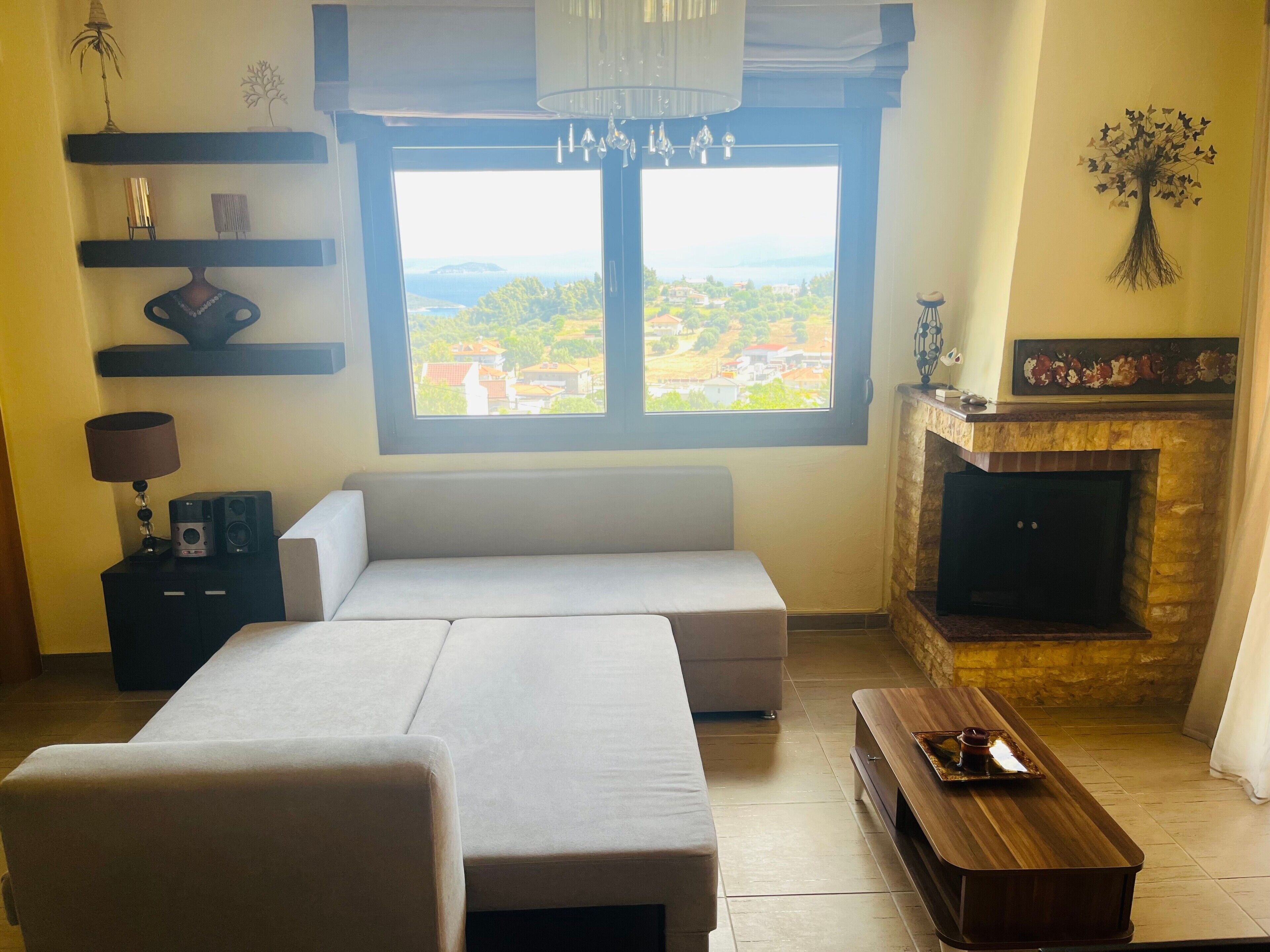 TV, fireplace, stereo
