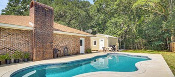 Family Getaway w/ Pool on 8 Acres in Carriere!