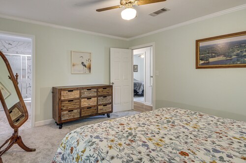Family Getaway w/ Pool on 8 Acres in Carriere!