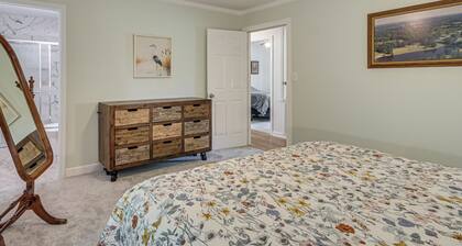 Family Getaway w/ Pool on 8 Acres in Carriere!