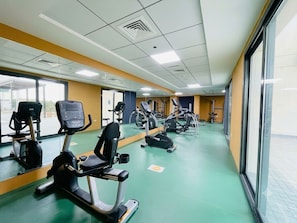 Fitness facility - Stylish 1BR Apartment at AKA Residence (Dubai)
