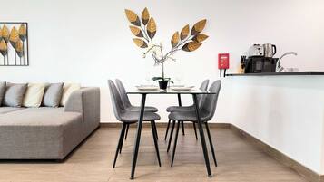Standaard appartement, 1 slaapkamer | Een strijkplank/strijkijzer