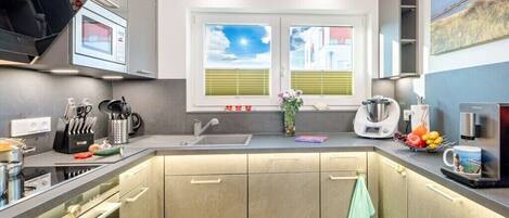 Coffee/tea maker, fridge, microwave, oven