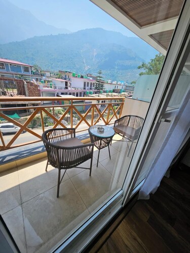 Hotel Rivervale Pipalkoti