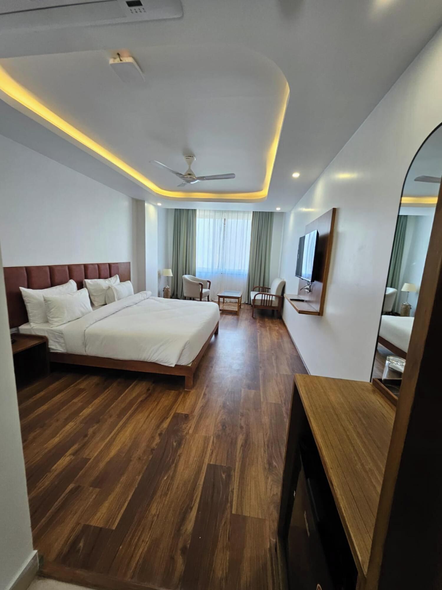 Deluxe Double Room, City View | Desk, WiFi (free)